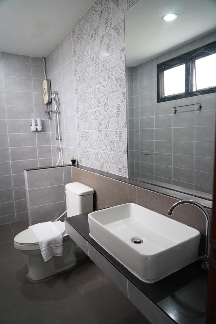Matini Klong1 Hotel Rangsit Ngoại thất bức ảnh