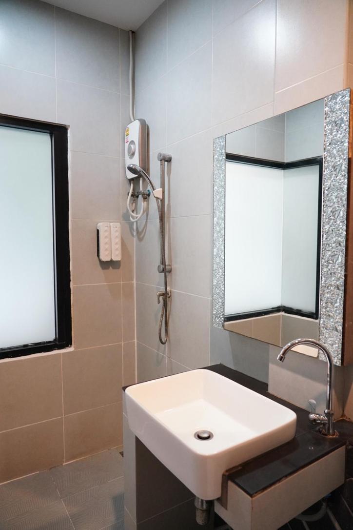 Matini Klong1 Hotel Rangsit Ngoại thất bức ảnh